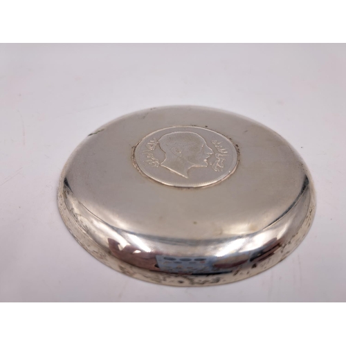 2431 - An Iraqi white metal one riyal coin dish - approx. gross weight 44g and 8.5cm diameter