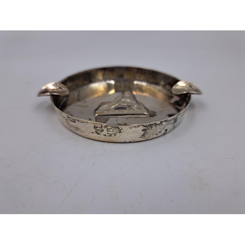 2432 - A 20th century B.A Sevadjian Ethiopian silver ashtray with embossed lion decoration - approx. gross ... 