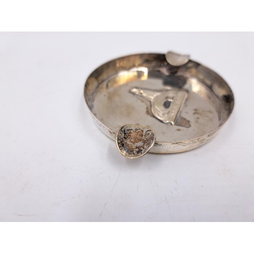 2432 - A 20th century B.A Sevadjian Ethiopian silver ashtray with embossed lion decoration - approx. gross ... 