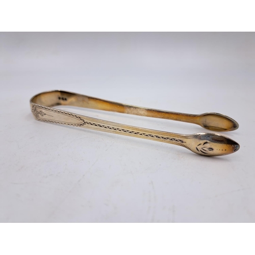 2439 - A pair of George III hallmarked sterling silver sugar tongs - approx. gross weight 36g