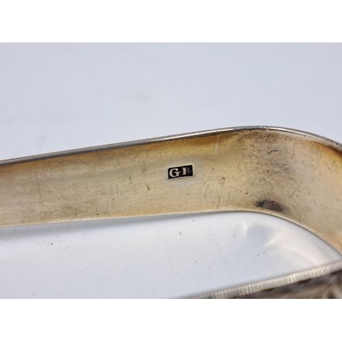 2439 - A pair of George III hallmarked sterling silver sugar tongs - approx. gross weight 36g