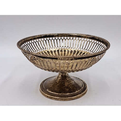 2442 - An Elkington & Co. hallmarked Birmingham weighted silver pedestal bon bon dish - approx. 7cm high x ... 