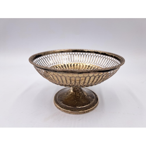 2442 - An Elkington & Co. hallmarked Birmingham weighted silver pedestal bon bon dish - approx. 7cm high x ... 