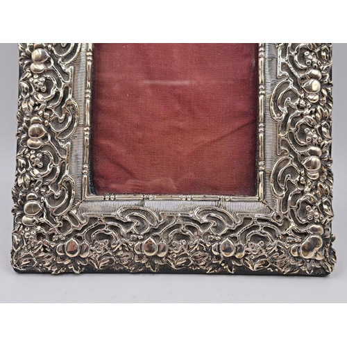 2446 - A Victorian Synyer & Beddoes hallmarked Birmingham silver repousse photo frame, dated 1898 - approx.... 