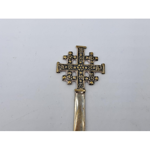 2449 - A 20th century Jerusalem silver letter opener - approx. gross weight 15.30g and 12cm long