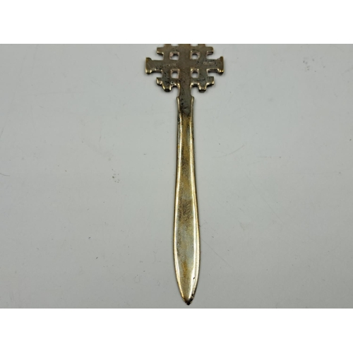 2449 - A 20th century Jerusalem silver letter opener - approx. gross weight 15.30g and 12cm long