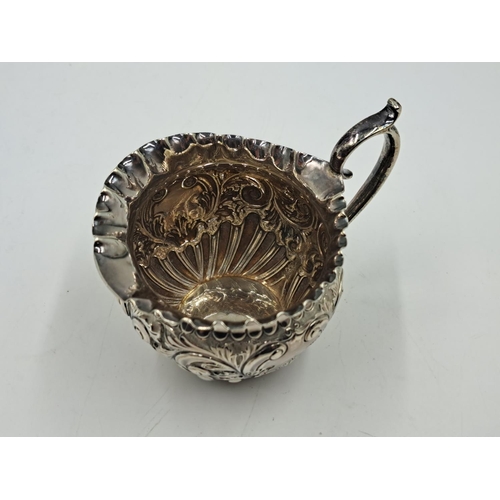 2499 - A Victorian Walker & Hall hallmarked Sheffield silver creamer with repousse decoration, dated 1898 -... 