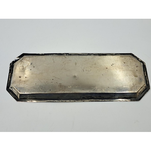 2506 - A Synyer & Beddoes hallmarked Birmingham silver rectangular dish, dated 1924 - approx. gross weight ... 