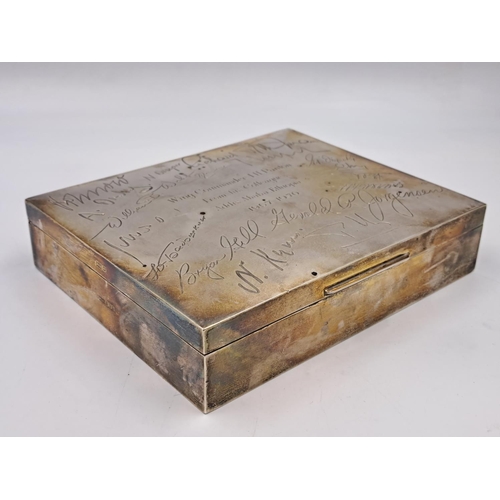 2507 - A mid 20th century Walker & Hall hallmarked Sheffield silver cigar box presented to Wing Commander I... 