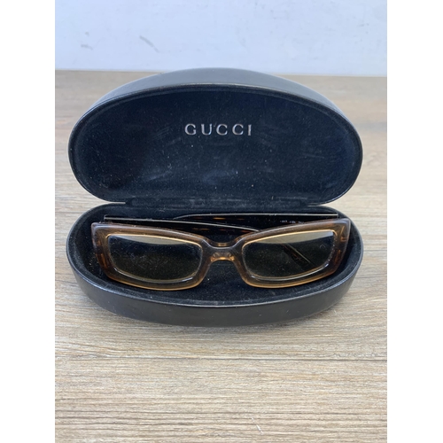 936 - A pair of vintage women's sunglasses in Gucci case