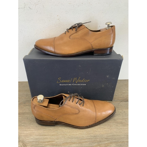 946 - A pair of boxed Samuel Windsor Signature Collection tanned leather men's shoes - size 10