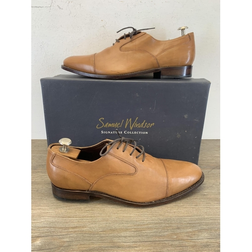 946 - A pair of boxed Samuel Windsor Signature Collection tanned leather men's shoes - size 10