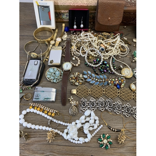 948 - A collection of vintage costume jewellery, watches and collectables to include Hollywood white metal... 