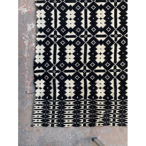 949 - A vintage black and white handmade woollen blanket