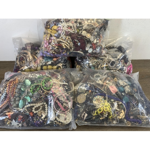 952 - Approx. 15Kg of assorted costume jewellery