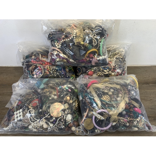 953 - Approx. 15Kg of assorted costume jewellery