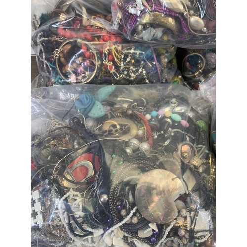 953 - Approx. 15Kg of assorted costume jewellery