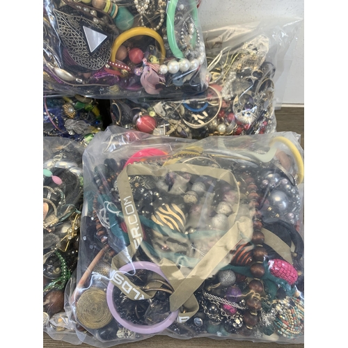 953 - Approx. 15Kg of assorted costume jewellery