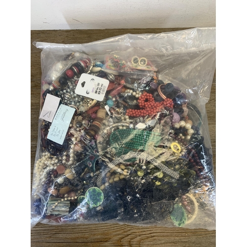 959 - Approx. 10kg of assorted costume jewellery