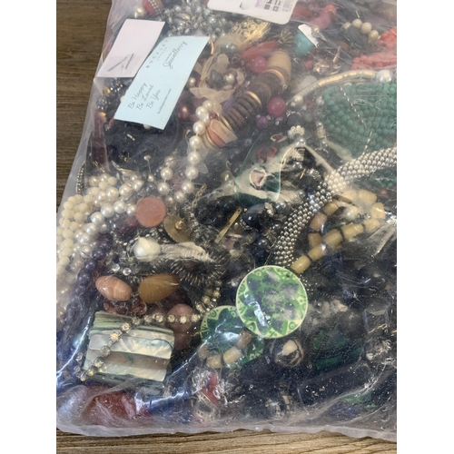 959 - Approx. 10kg of assorted costume jewellery