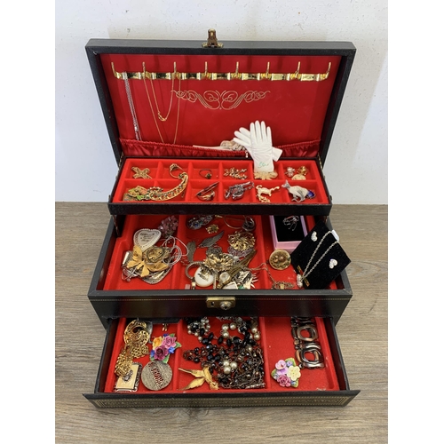 965 - A vintage jewellery box containing a collection of costume jewellery and wristwatches to include yel... 