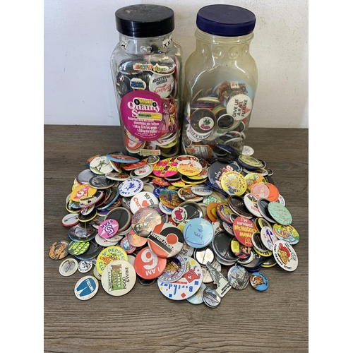 974 - A large quantity of vintage badges