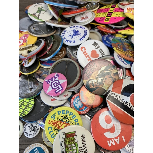 974 - A large quantity of vintage badges