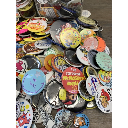 974 - A large quantity of vintage badges