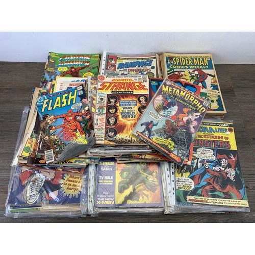 992 - A large collection of vintage American and British comics to include The Hulk, Rampage, Dracula Live... 