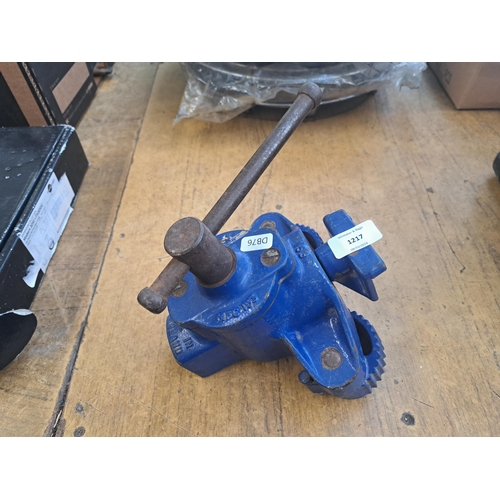 1217 - A Marples MFC153 flooring clamp