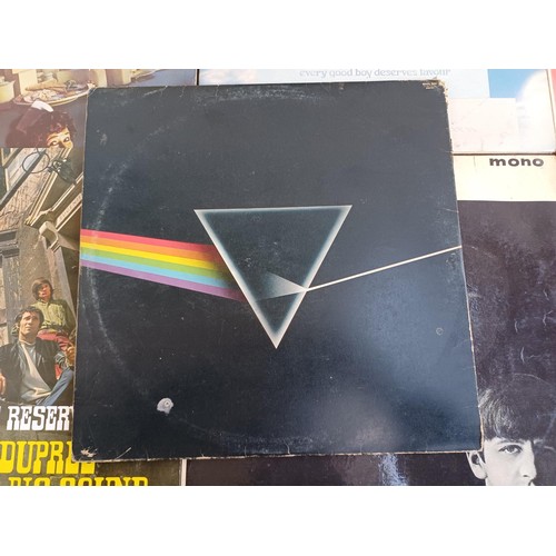 360 - Ten LP vinyl records to include Pink Floyd 'Dark Side of the Moon' (Harvest – SHVL 804), The Beatles... 