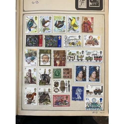 997 - Five albums containing a collection of antique and later worldwide stamps