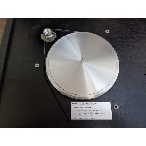 385 - A Roksan Xerxes turntable with power supply