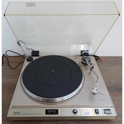 388 - A Toshiba Aurex CR-Q550 two-speed Quartz lock direct-drive automatic turntable