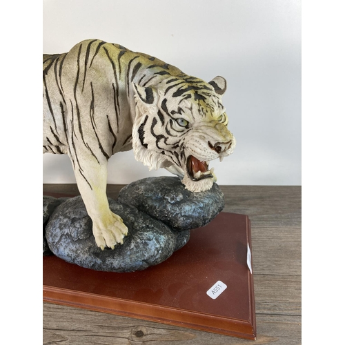 1103 - A resin white tiger figurine - approx. 30cm high x 55cm long