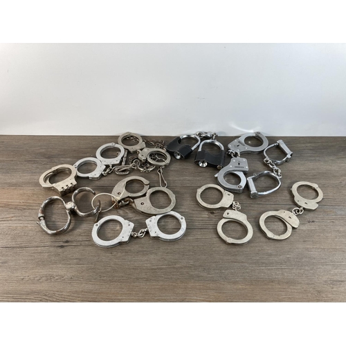 1109 - A collection of vintage handcuffs to include Hiatt, Chubb etc.