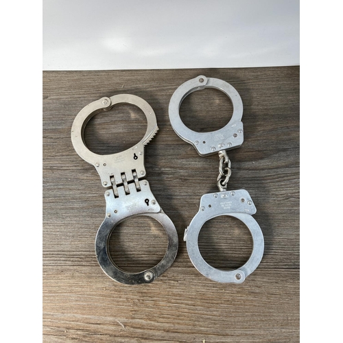 1109 - A collection of vintage handcuffs to include Hiatt, Chubb etc.