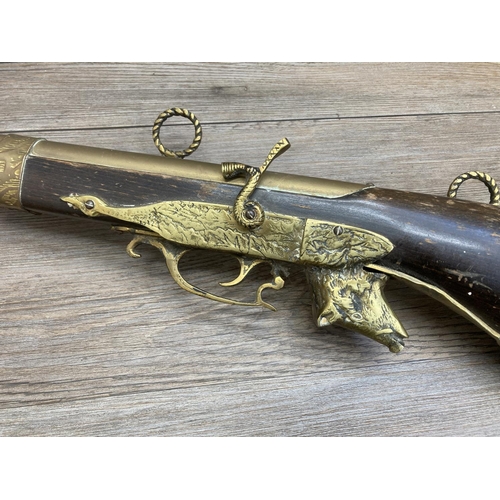 1136 - A vintage brass and hardwood ornamental wall hanging rifle - approx. 98cm long