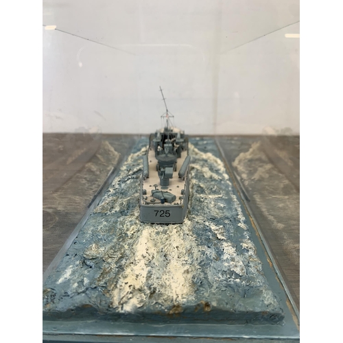 1060 - A scratch built model of the MTB725 1943-1945 WWII Minesweeper ship - approx. 14cm high x 35cm long ... 