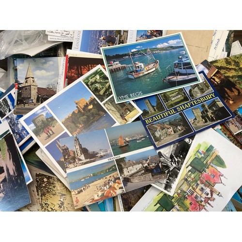 981 - A large collection of postcards