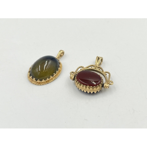 2358 - Two pieces of jewellery, one hallmarked 9ct gold black onyx pendant and one yellow metal carnelian a... 