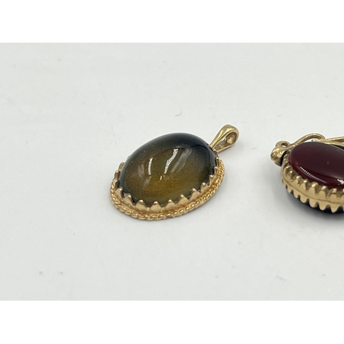 2358 - Two pieces of jewellery, one hallmarked 9ct gold black onyx pendant and one yellow metal carnelian a... 