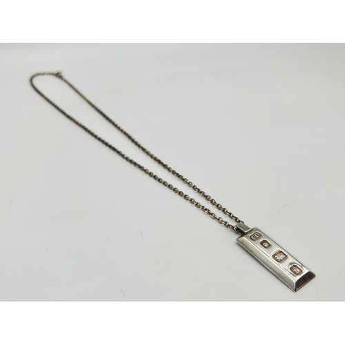 2363A - A .925 silver chain necklace with hallmarked London silver ingot pendant - approx. gross weight 17.5... 