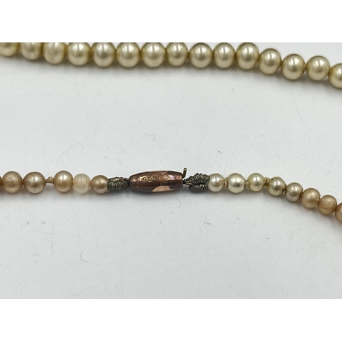 2369 - A vintage faux pearl necklace with 9ct gold clasp and late 19th/early 20th century papier-mâché and ... 