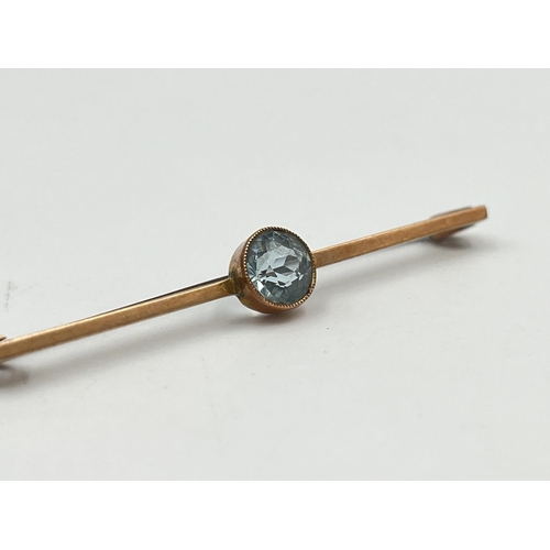 2375 - An antique 9ct gold blue topaz set brooch with base metal pin - approx. gross weight 1.9g