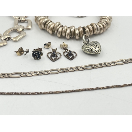 2396 - A collection of silver and white metal jewellery to include .925 chain, .925 bracelet. .835 cufflink... 