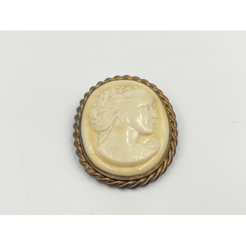 2400 - A vintage yellow metal framed ivorine cameo brooch - approx. 5cm high x 4cm wide