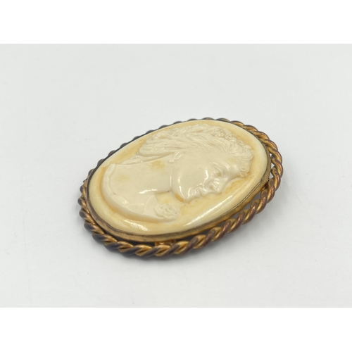 2400 - A vintage yellow metal framed ivorine cameo brooch - approx. 5cm high x 4cm wide