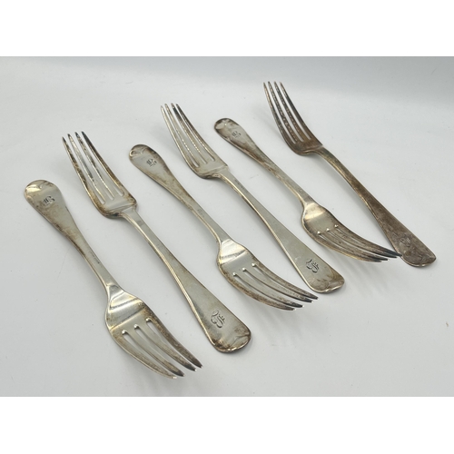 2521 - Six George III hallmarked London silver forks, five Jonathan Hayne dated 1825 and one other dated 18... 