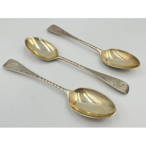 2532 - Three Victorian Wakely & Wheeler hallmarked London silver tea spoons, dated 1890 - approx. gross wei... 